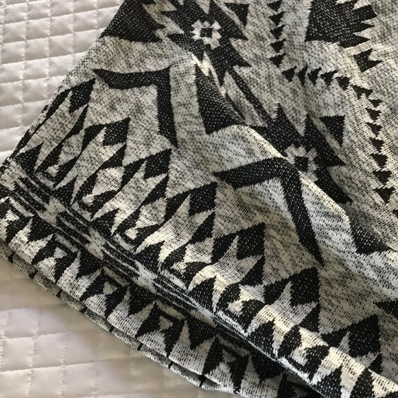 Aztec poncho/sweater🖤 - Picture 4 of 4